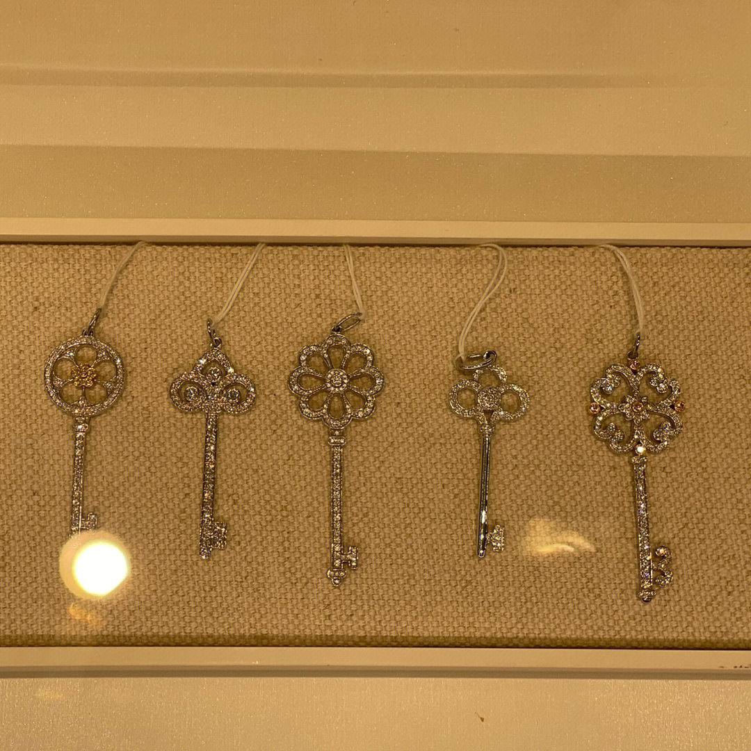 andybruyent484's tweet photo. What do the beautiful ornaments symbolize? Is there one you would like to have. https://t.co/iNR9NqownM