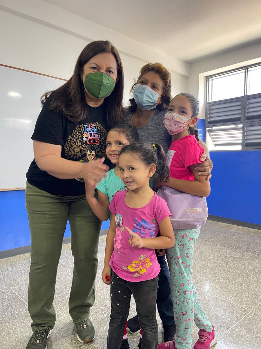 ¡Feliz miércoles! La jornada de este #28Sep comenzó con una visita a la UEN Vista Hermosa, en Nuevo Horizonte, parroquia Sucre.

Este centro educativo ha sido rehabilitado para que toda su comunidad educativa disfrute de espacios verdaderamente hermosos.

#VenezuelaSeCreceEnAmor