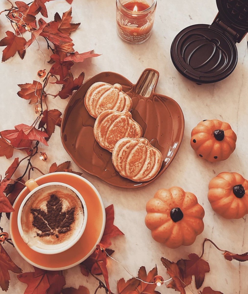 If my breakfast doesn't look like this, I'm not eating 🎃🥞 ☕🍁