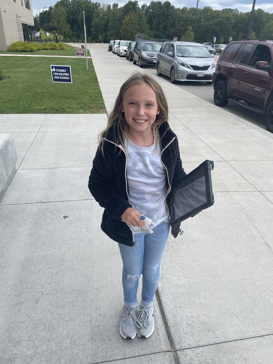 HoldenRavida's tweet photo. Can’t thank this young lady enough! Your hard work at K-4 dismissal does not go unnoticed! Way to go Annalise! #TallmadgeElementary #5thGradeRoleModels #CaughtBeingGold https://t.co/wWyuP60jKG