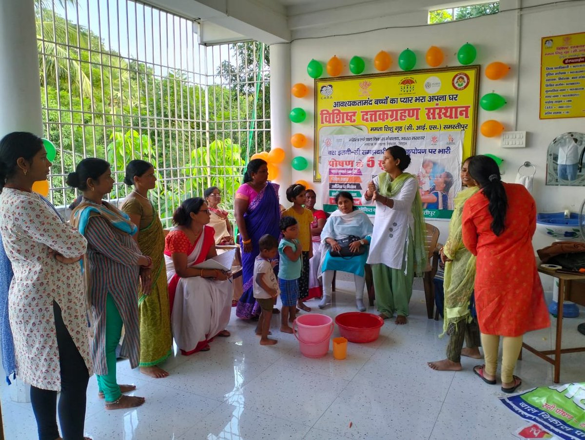 Icdssamastipur1's tweet photo. #PoshanMaah2022 के अंतर्गत ममता शिशु गृह ( समस्तीपुर ) में विभिन्न पोषक गतिविधि जिसमें अपने हाथ की सफाई, वजन-लंबाई एवं पोषण संबंधी विषयों पर चर्चा की गई | समस्तीपुर ग्रामीण परियोजना की महिला पर्यवेक्षिका एवं सेविकाओं द्वारा पोषण संबंधी परामर्श दिया गया| https://t.co/fewKFzGW2K