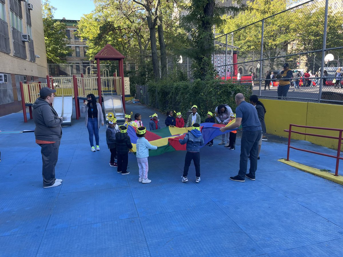 PS123MJackson's tweet photo. Ps 123 Community building on campus field day!#ps123 #district5 #grahamwindham #communityschools https://t.co/G4XO7vyVRG