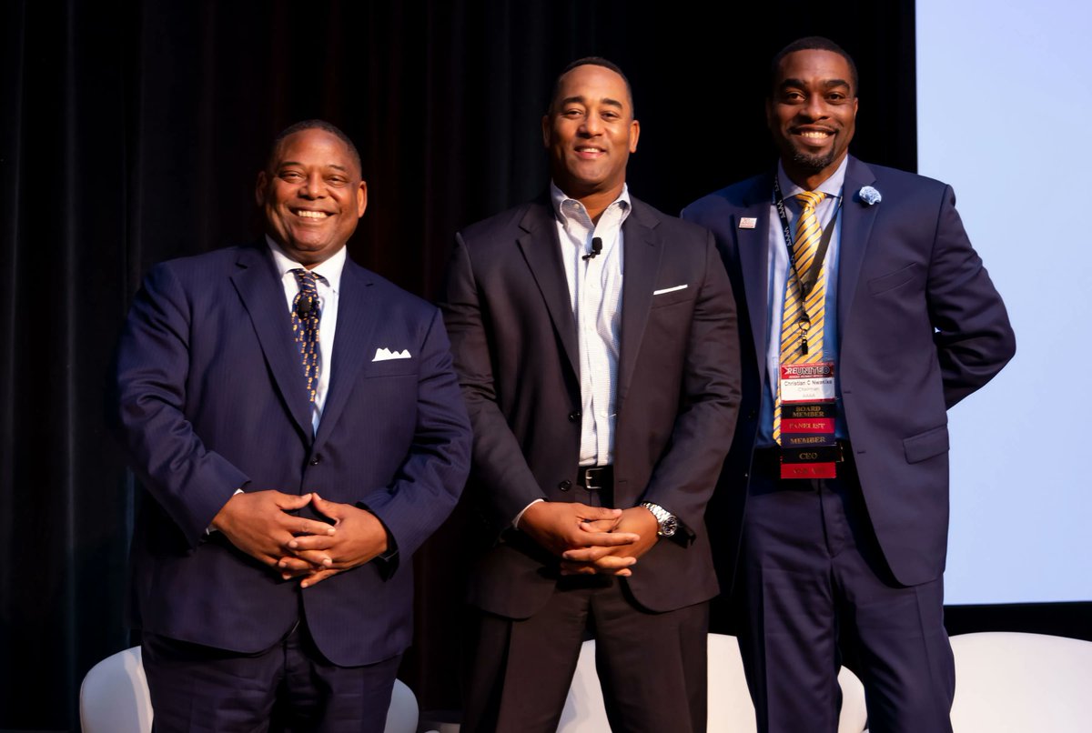 QuadASocial's tweet photo. Day 1 of V.I.S.I.O.N was full of powerful, thought-provoking panels focused on the: State of Black Wealth, Building your Brand, & How Financial Advisors can Support Creatives. #AAAAVISION #VISION2022 #AAAA #FinancialAdvisors #WealthManagement #Finance #AAAAStrong https://t.co/15K8EHBXXn