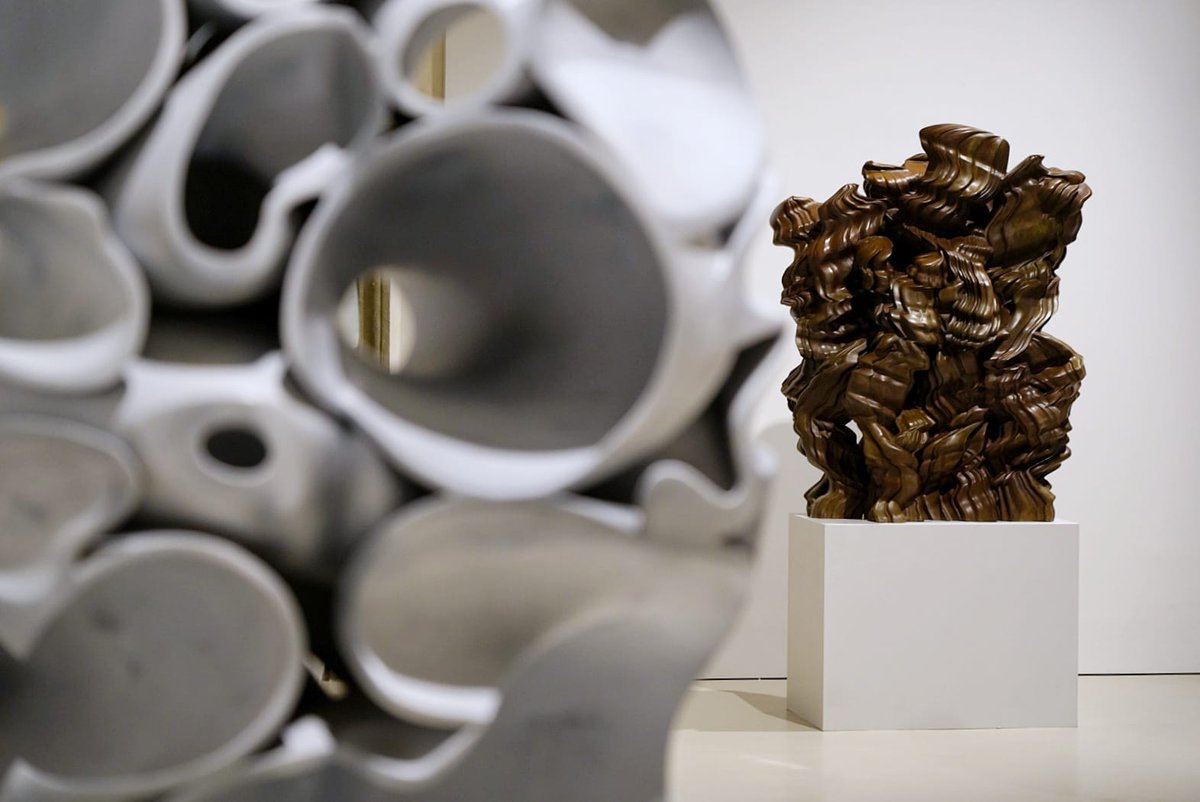 MuseoNovecento's tweet photo. La mostra “#TonyCragg. Transfer” è un vero e proprio omaggio alla #scultura. 
Le sale espositive del Museo Novecento ospitano oltre 100 lavori che vogliono raccontare il processo di elaborazione creativa dell’artista inglese e la sua prolifica e poliedrica attività. https://t.co/ZJKHqAkCDO