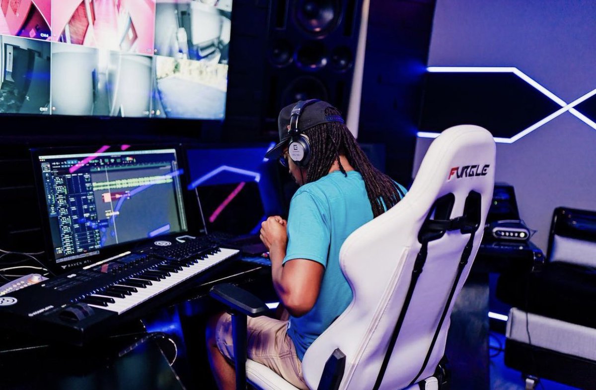 Work 🎚🎚🎚 tag us in your content! 

Specials running on 4 hour blocks 📌 DM for info