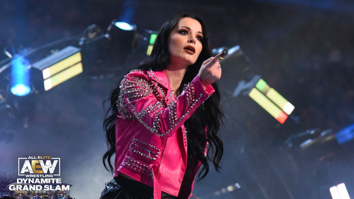 Zona_Wrestling's tweet photo. Il "colpo" simbolico rappresentato da Saraya https://t.co/ruw9guduBF
#AEW #GRANDSLAM #Paige #SARAYAKNIGHT https://t.co/50dWth3sxB
