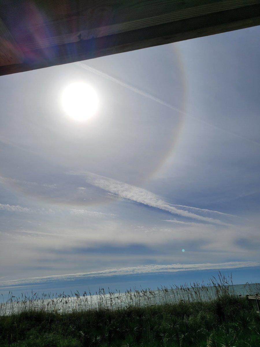 lp6142261243's tweet photo. @AshleeBaracy Another view of the sun from North Topsail Island NC (from Leanna Patrick, Heath, OH) https://t.co/fLnHG1XOWY