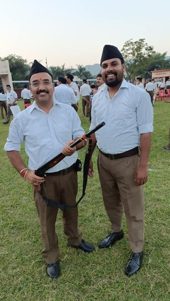 garimadasauni's tweet photo. अंकिता हत्याकांड के मुख्य आरोपी पुलकित आर्य के पिता विनोद आर्य
और भाई अंकित आर्य हथियारों के साथ
#JusticeForAnkita https://t.co/XI4Feqrrtk