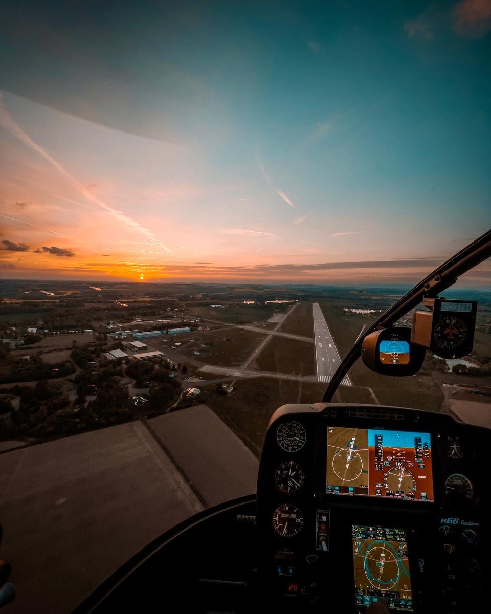 Inbound Garmin-equipped @Robinson_Heli R66 🙌 📸: heliczech.cz (IG)