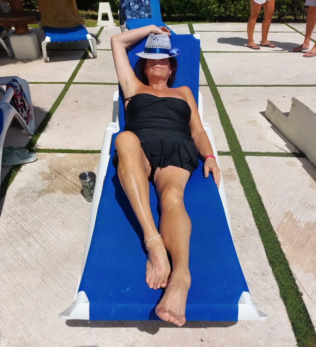 disco_diva59's tweet photo. When 8 years ago you wouldn't even attempt to sit on a lounger in case you broke it weighing 22st plus ,never mind allowing a photo to be taken ,but now 11st.7lb lighter losing half my body weight @SlimmingWorld how life has changed #livingmybestlife #lovinglife #thatfeeling https://t.co/iePvt0mv7h