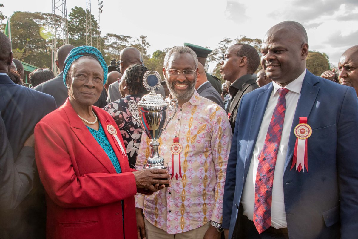 uonbi's tweet photo. The Chair of Council, Prof. Miriam Were, The Vice Chancellor, Prof. Kiama and the COO, Mr. Brian Ouma received the Trophy  for the Best University stand awarded to the University by the Deputy President Rigathi Gachagua today at the Nairobi ASK Show
#TwendeniNairobiShow https://t.co/BBOQjlhQhE