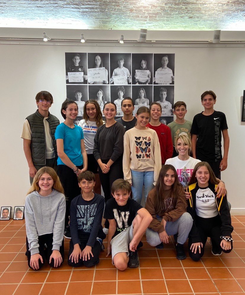 Wesolowluce's tweet photo. Montage Exposition Fake News @Patrimoinefill1 Élèves volontaires 4F, 3F et anciens 3F , parents d’élèves, M.Boreani Pôle arts plastiques @6fourslesplages #Exposer #EAC #PEAC @AcademieNice @CardieNice @CroisonnierH @LaetitiaOucher1 @EpsAcNice #ArtsPlastiques https://t.co/gYuhTJb0cB