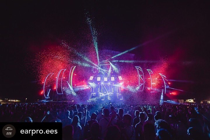 Robelighting's tweet photo. On the beach in Villaricos, Spain, with Earpro &amp; EES for the Dreambeach Festival produced by Hermanos Toro Producciones where Eduardo Valverde from Experiences Visuales created a design using @Robelighting #MegaPointe &amp; #LEDWash800 supplied by @Fluge_AV. (📸 Aarón Alborés) https://t.co/QeYWATtTCl