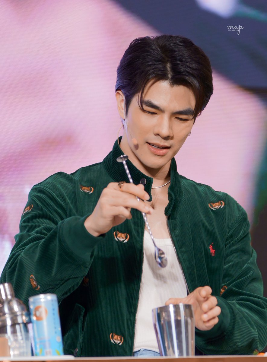 บาร์เทนเดอร์หล่อมาก อยากtipหนักๆ แต่มีตังอยู่ 20 😂

#D7GrandOpeningxMileApo
<a href="/milephakphum/">mile phakphum</a> #MilePhakphum