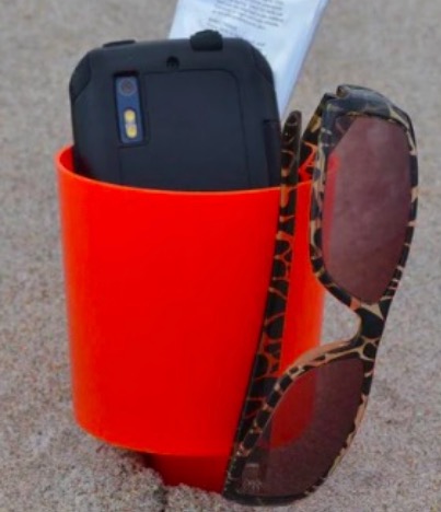 Hosting a holiday or #SuperBowlparty? <a href="/SofaStud/">Damon Weese</a> &amp; Sand Stud portable #cupholders are great for  gatherings! Unique stocking stuffers or #WhiteElephant gifts, too.
acrosstheavenue.com/2022/09/SofaSt…
#holidayhosting #partysupplies #holidaygiftguide #homegifts #beachlife #beachsupplies