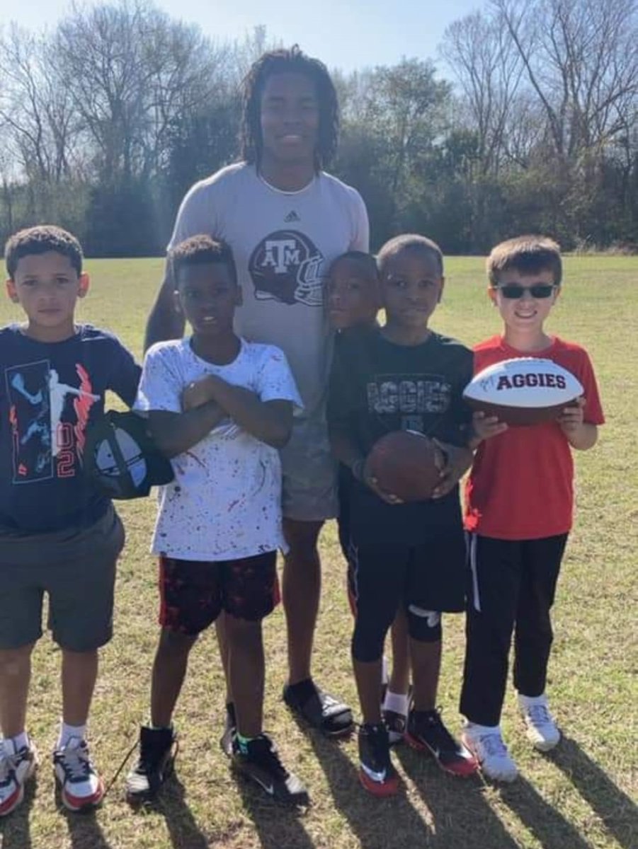 LabrandonSearcy's tweet photo. Rest up DMan #7, baby boy we will forever honor you and love you. Thanks for blessing us on this earth with your love and bringing laughter. Forever #7 
#freeworldelitefamily @WakeEmUp9 @TreyTaylor2005 @TONYHAMILTON24 @keshunthomas3 @EllisMyers8 @sheldon_rayford @LabrandonSearcy https://t.co/DQ6ecJ9LIx