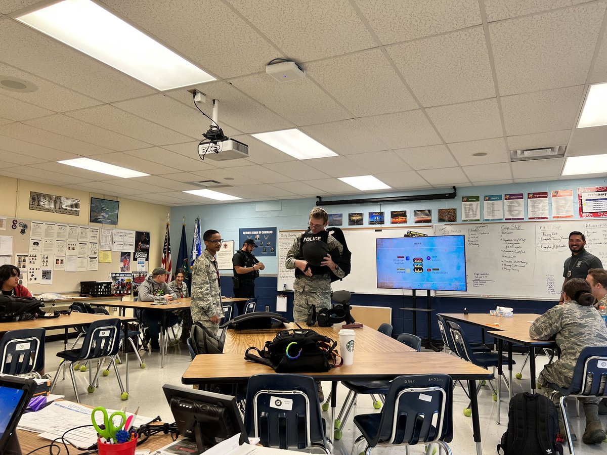 wh_afjrotc's tweet photo. WPD talking to classes about careers in Law Enforcement https://t.co/41lzrUE5Zi