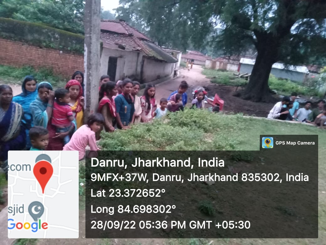 AlmaMaterOrg's tweet photo. आज मुखिया की उपस्थित मे वज्रपात से बचाव के लिये गॉव #danru ब्लॉक #सेन्हा #लोहरदगा #Jharkhand मे गीत तथा नुक्कड़ नाटक के माध्यम से जागरूकता अभियान चलाया गया है l @DC_LOHARDAGA https://t.co/BGQtZR2ug2