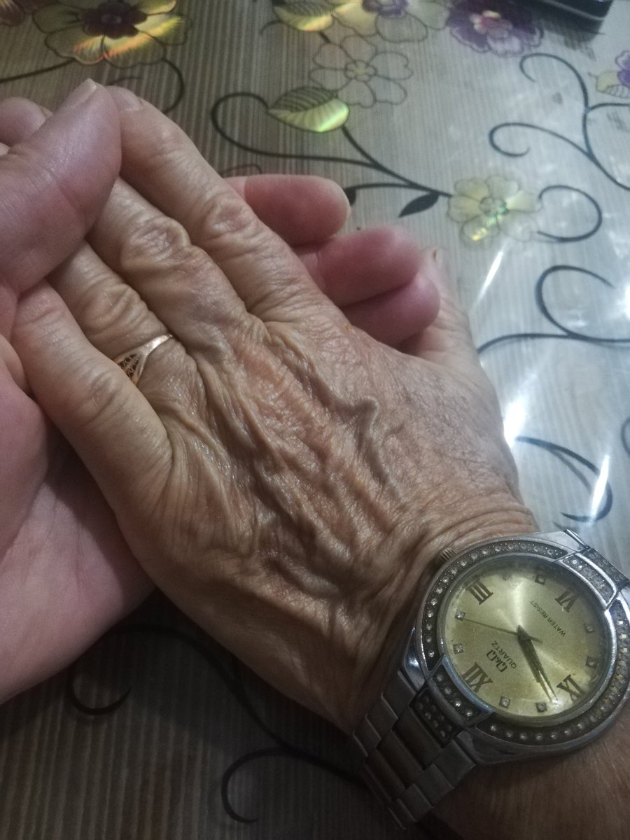 Bazen diyorum ki herşeyi boşver de Annem iyiki yaşıyor.