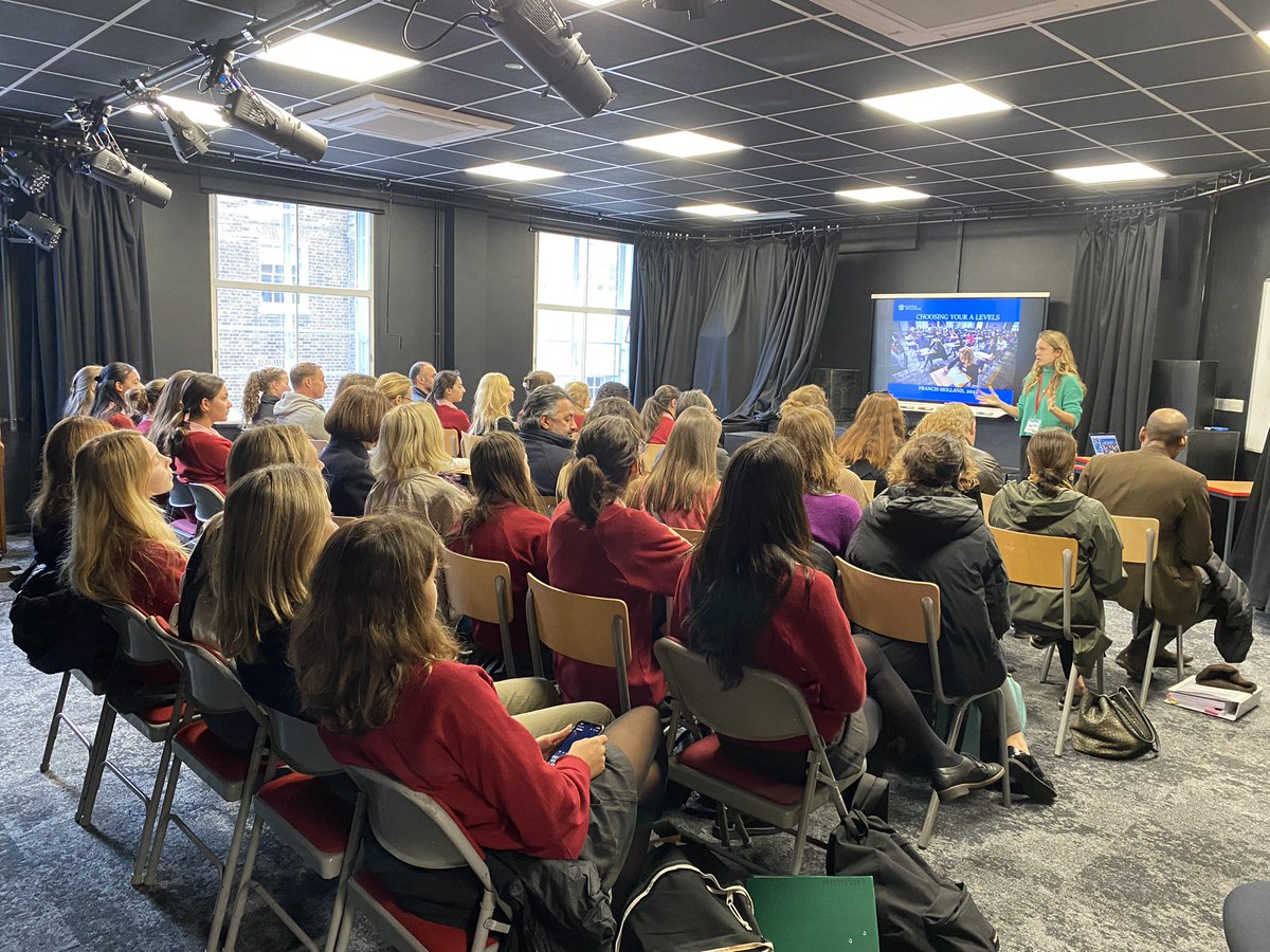 MsKristinaLewis's tweet photo. Thank you to Alicia @ApplytoOxbridge for coming into @FHSRegentsPark to discuss choosing the right A Level options for courses at the top selective universities #PackedRoom #AimHigh #Oxbridge ⭐️ https://t.co/DgXlLnGX7i