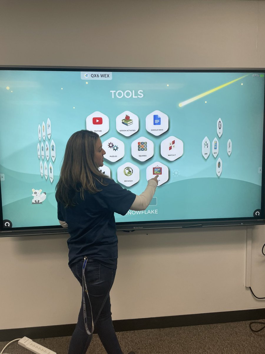 MissH_Tech's tweet photo. And now for the final teach back day! My teammates are awesome teachers!!! @DanaWeberTech #CTEducator #ClearTouchTraining
#ClearTouchCertified https://t.co/YTA6JwDlCx