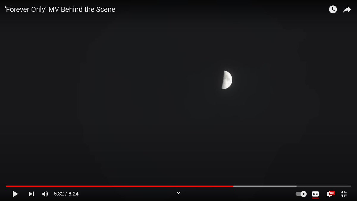 chiisaigunn's tweet photo. i noticed when jaehyun recorded his Forever Only MV, the moon was in its First quarter Phase. The very same phase when he was born😮

#ForeverOnly #JAEHYUN https://t.co/Do8pMVGm7C