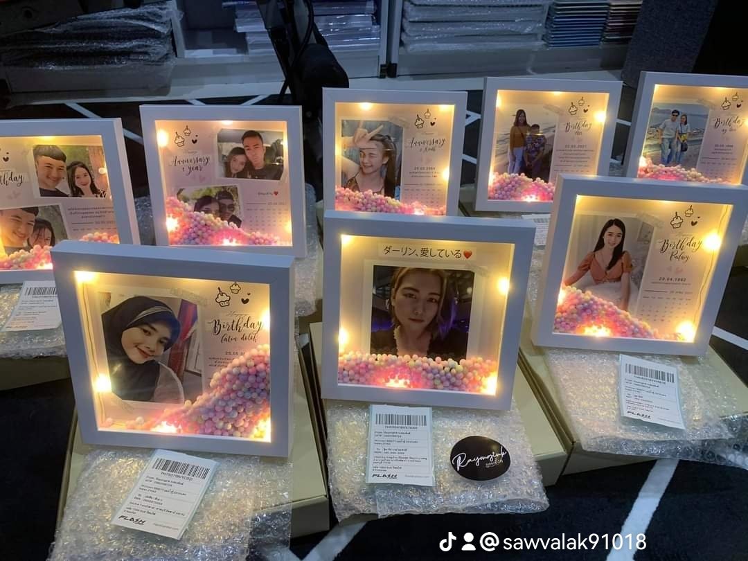 Sawvalakk's tweet photo. ✨🎁🤍 กล่องโฟมไฟ ขนาด 6x6 นิ้ว✨
🎀🎀 ขึ้นชื่อว่าภาพถ่าย มันล้วนเป็นความทรงที่เคยผ่านมาเสมอ 🤍🤍
➡️➡️ 350฿ ส่งฟรี
ทำเสร็จภายใน 1 วัน
ส่งสินค้าหลังโอน วันถัดไป
https://t.co/stfpHuOPNS
#กรอบกล่องไฟ #กรอบเขย่า #กล่องของขวัญ #ราคาถูก #วาเลนไทน์ #Valentineday #Rayongink https://t.co/dDTzKSB9Q6