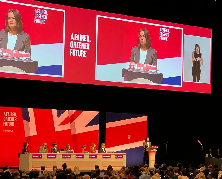 laurapopescumfa's tweet photo. Strong messages by @Tsihanouskaya regarding the worrying situation in Belarus and the interconnection between the fate of Belarus🇧🇾 & Ukraine🇺🇦, today at @UKLabour Annual Conference.
A clear pledge for democracy, freedom and respect for human rights.
#Lib22 https://t.co/qATzLdSt4I