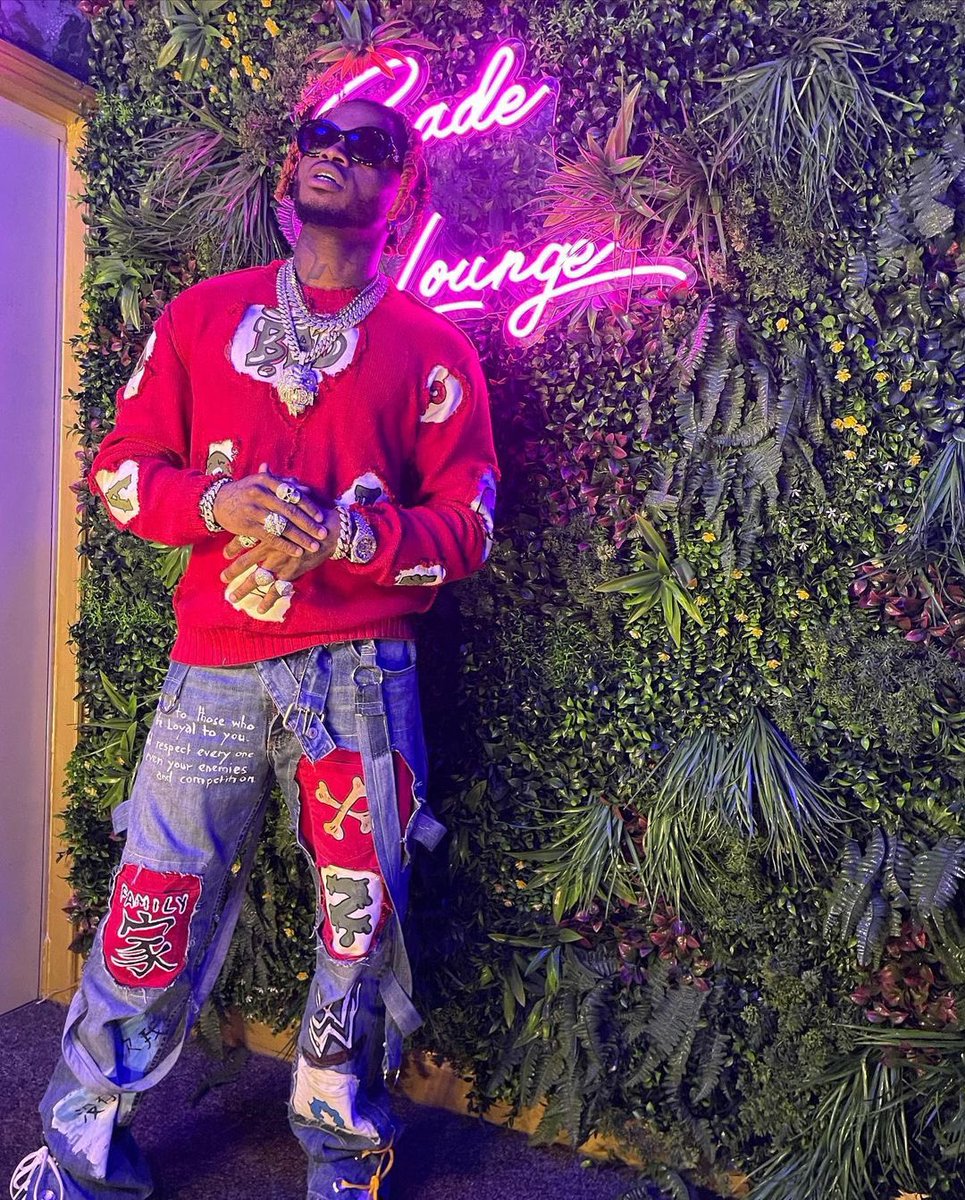 smadelounge's tweet photo. About last night @smadelounge @diamondplatnumz @iamSMADE @babutale #AfricanKings 👑👑👑🤍

#smadelounge #simba #viplounge 
#Diamond #Babutale @Smadeevents https://t.co/T747twupBo