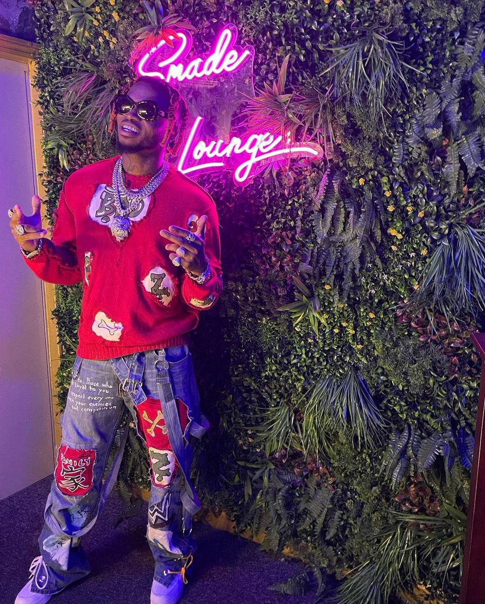 smadelounge's tweet photo. About last night @smadelounge @diamondplatnumz @iamSMADE @babutale #AfricanKings 👑👑👑🤍

#smadelounge #simba #viplounge 
#Diamond #Babutale @Smadeevents https://t.co/T747twupBo