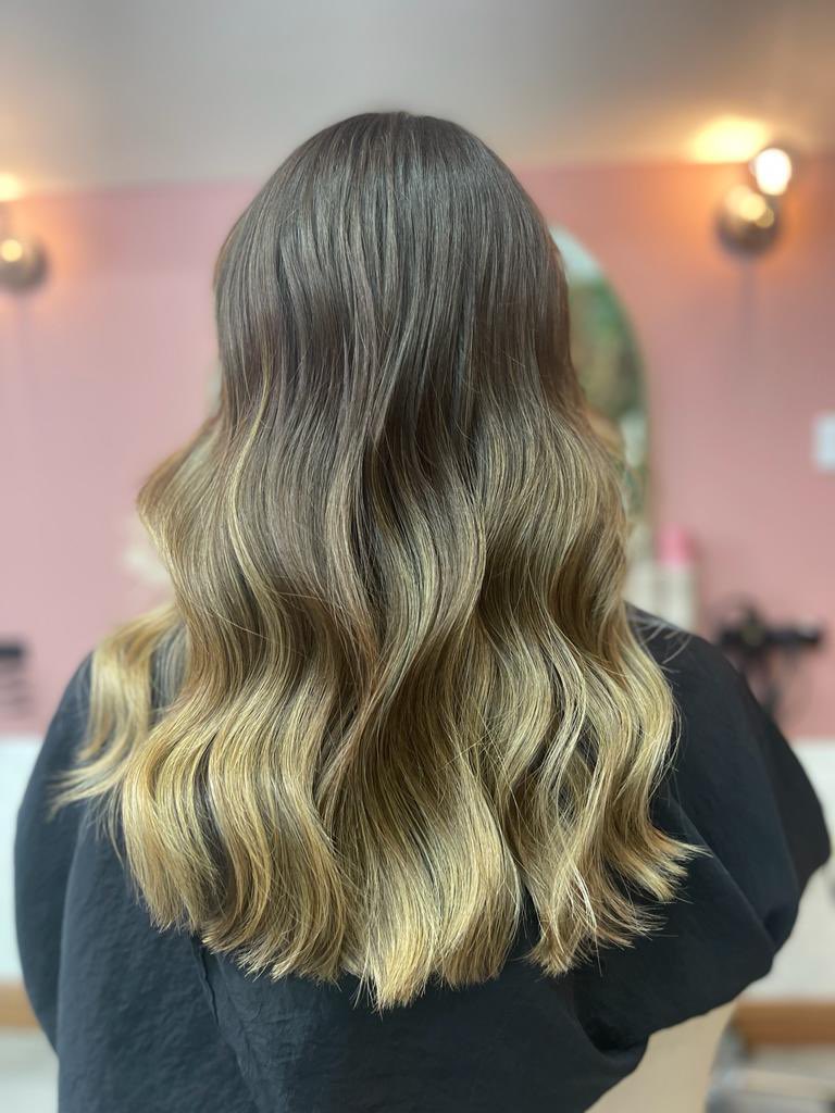 Rachel_SUTDA's tweet photo. Canβt beat a trip to the hairdresser πββοΈ
#selfcare #lotsofblonde https://t.co/eGTaYzTjQJ