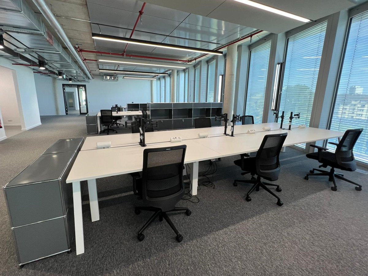x4 Office tweet media