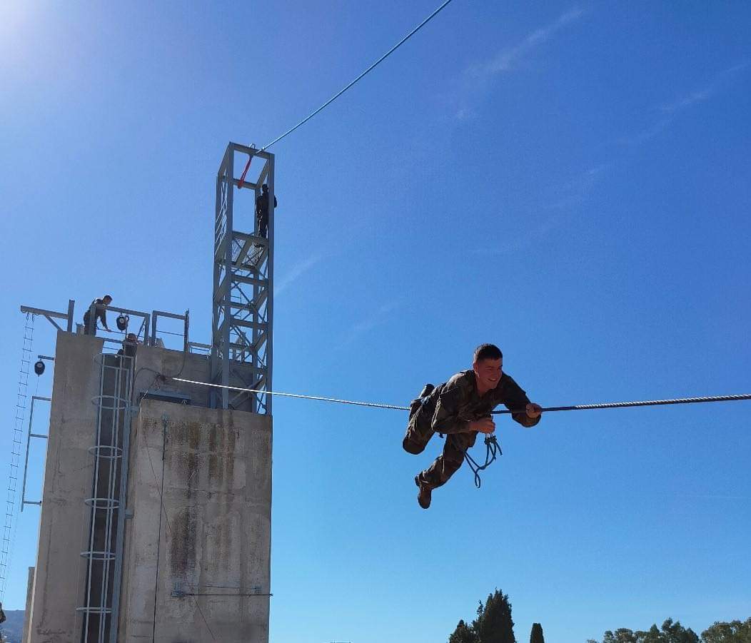 3eRMAT's tweet image. 🔥 La 1e CMM a eu l'honneur d'être reçue par la compagnie de maintenance régimentaire (CMR) du @2REPOfficiel à Calvi. 📸

💪 C'est au travers de nombreuses activités physiques et sportives que la 1ère CMM a pu tester la résilience de ses soldats.

@armeedeterre 
#3RMAT 
#2REP