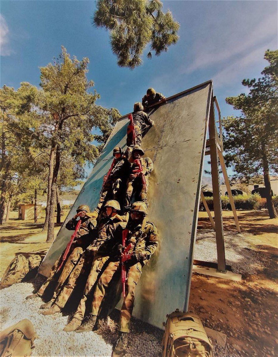 3eRMAT's tweet image. 🔥 La 1e CMM a eu l'honneur d'être reçue par la compagnie de maintenance régimentaire (CMR) du @2REPOfficiel à Calvi. 📸

💪 C'est au travers de nombreuses activités physiques et sportives que la 1ère CMM a pu tester la résilience de ses soldats.

@armeedeterre 
#3RMAT 
#2REP