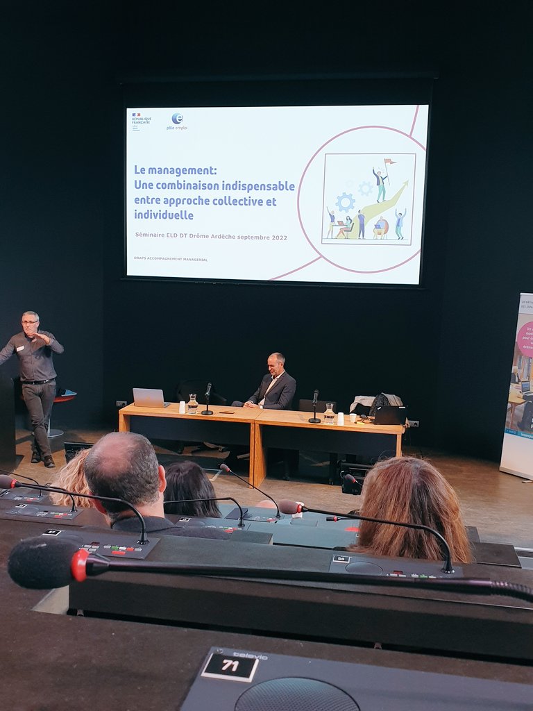 mehdicitizen's tweet photo. [Management] 🤔👨‍🎓🤓de l'approche collective à l'approche individuelle:atelier,échange🧠🤯🚀.Optimiser l'accompagnement individuel tout en avançant collectivement dans une stratégie commune🤝. L'humain au centre de notre projet. #poleemploi #Management #confiance #performance https://t.co/EWNVBOTrGz