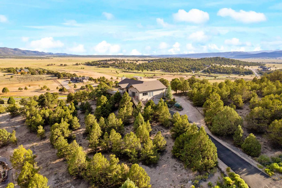LUXRE's tweet photo. Hatch, Utah - $875,000 USD https://t.co/5Avkdsqtwv https://t.co/e38tTWciDu