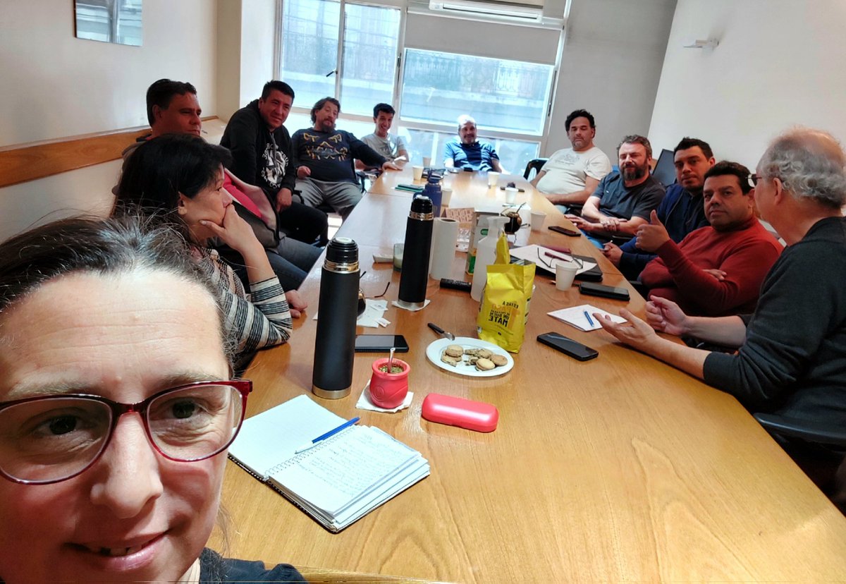 laflacarattoni's tweet photo. #APJGAS hoy reunión con el cuerpo de delegados del ámbito de Naturgy
Aguante los laburantes 💪✌️ https://t.co/LimhS31rvw