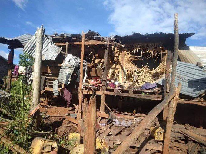 katycho22222's tweet photo. Yesterday in Kone Thar village, #Loikaw Tsp, Karenni State, a 55-year-old woman was killed. Two others were injured by indiscriminate artillery shells fired by Battalions 250 &amp; 442 of Myanmar SAC Terrorists. #2022Sept28Coup #WhatsHappeningInMyanmar https://t.co/dsDnDtJe8i