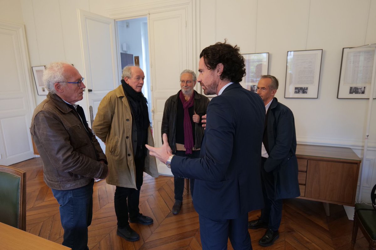 Le cinéma peut-il être une arme ? Quel est son rôle social &amp; politique ? Pourquoi l’art est-il aujourd’hui si nécessaire pour explorer et repenser nos modèles ? Autant de questions abordées en ce moment lors de la masterclass des Frères Dardenne "Le cinéma à l’épreuve du social".