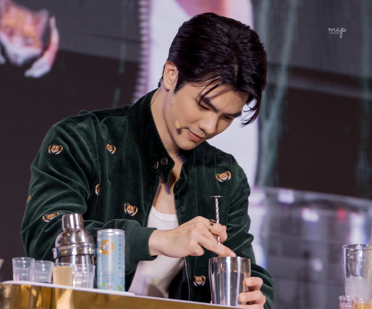 ตอนเฮียเค้าโฟกัสหรือตั้งใจมากๆ โคตรจะsexy >< 

#D7GrandOpeningxMileApo
<a href="/milephakphum/">mile phakphum</a> #MilePhakphum