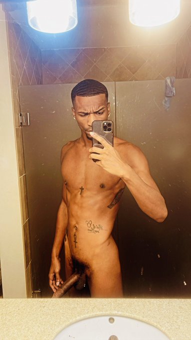 2 pic. Real pretty when he wake up ??‍♂️ 
https://t.co/edBv4FCu2H https://t.co/LuVLNXtPcK