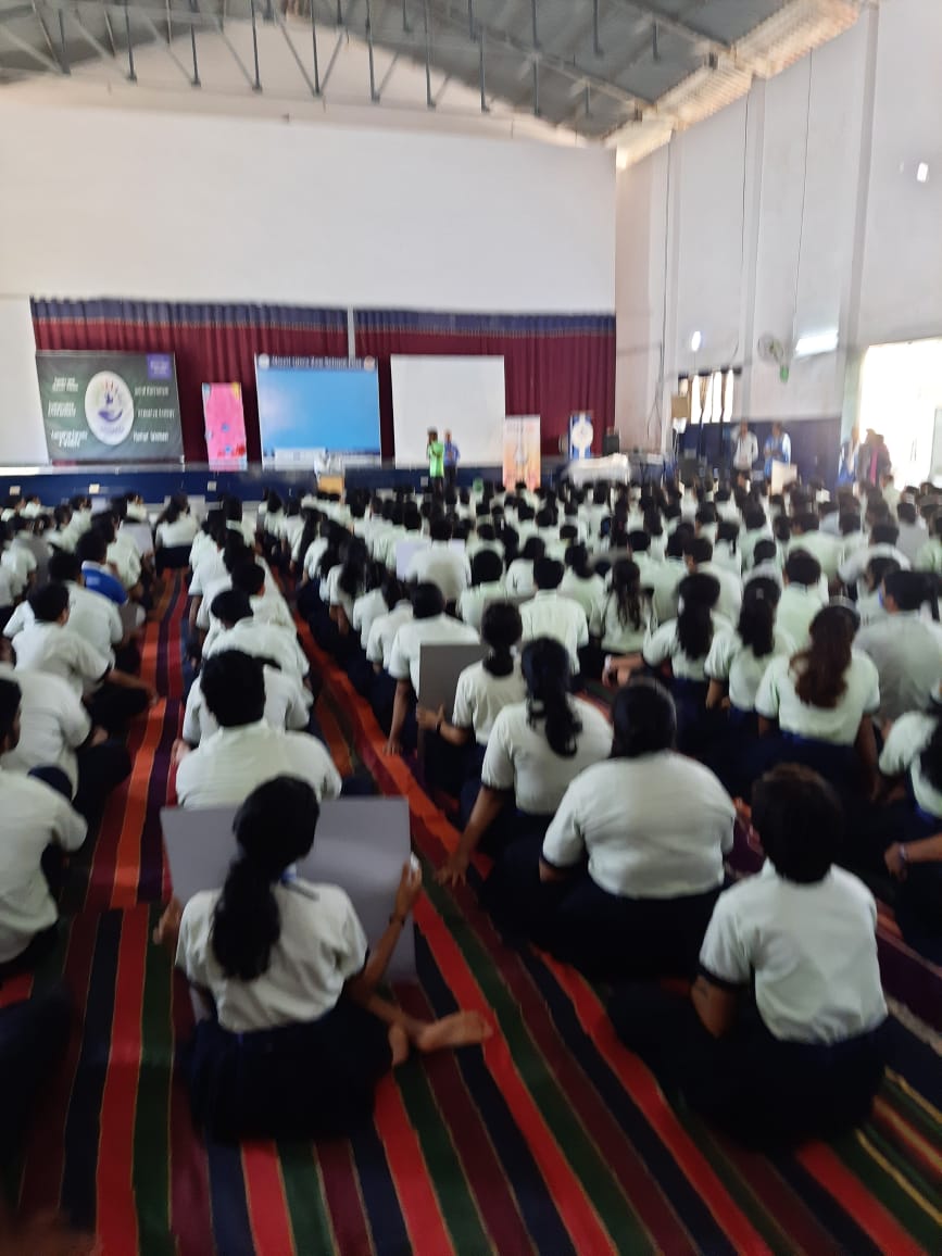 soilsahiljha's tweet photo. Photo's are unclear
But the voice is simply loud and clear

#SaveSoil 

Today I have spoken in
 
Naval public school
Mount litera Zee school, both in goa

May you know the importance of the source you came from
May you know it before it kneads you
#soil 
@cpsavesoil https://t.co/FuOHqNQgya