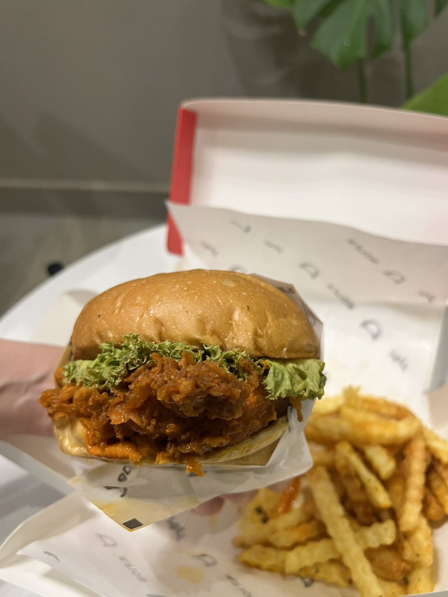 طلّه tweet media