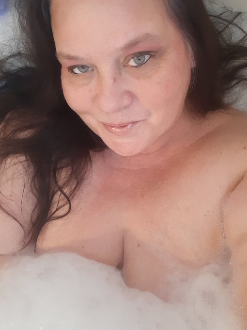 I have seen so many people lately talking about how taking a bath is gross. I love to relax in a bubble<a href="/tag/pso"class="tags"><span>#pso</span></a><a href="/tag/mystimountains"class="tags"><span>#mystimountains</span></a>