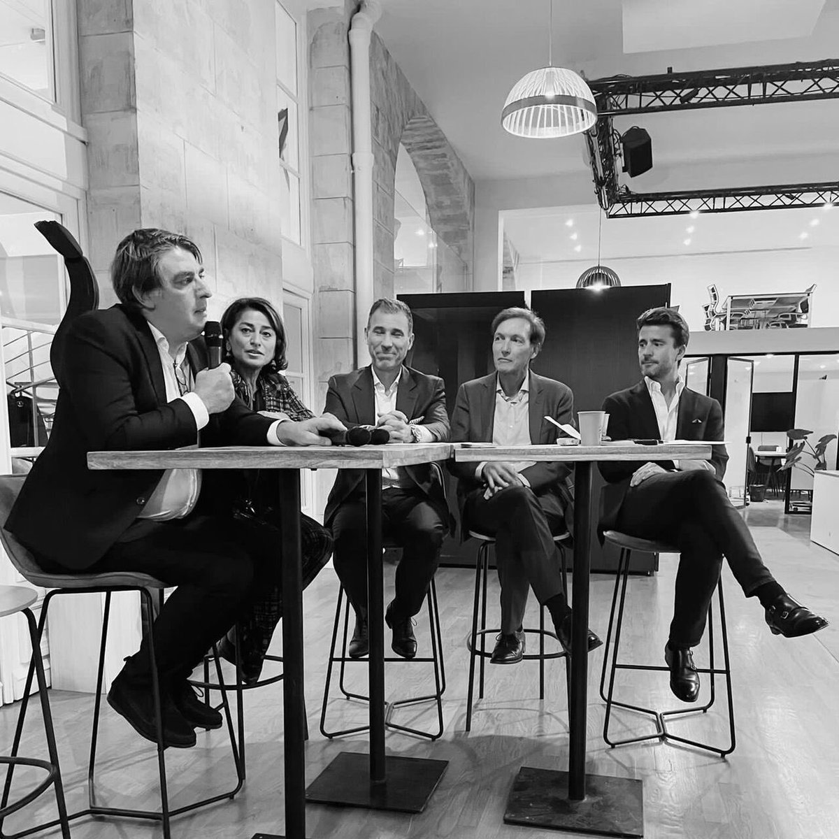 emilegarcin's tweet photo. Une table ronde «Immobilier de luxe : Au-delà des fantasmes, quelle est la réalité du secteur ?»
organisée par @HECAlumni 
Échanges entre professionnels #immobilier dont Nathalie Garcin présidente @emilegarcin 

#immobilierdeluxe #immobilierprestige #realestate #luxuryrealestate https://t.co/PYzdwZtHDz