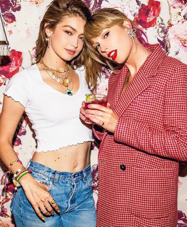 La Tia Puercaylor On Twitter Taylor Swift Est Usando Una 