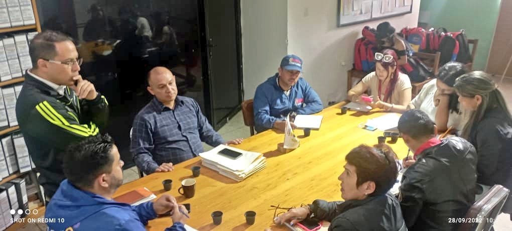 #28Sept Reunión con el Jefe Regional de los Clap Abog. <a href="/carlosperez_ch/">Carlos Alfonso Pérez</a> y los Entes Adscritos a la Secretaría de Alimentación de la <a href="/Gob_Tachira/">Gobernación del estado Táchira</a> 
#ClapTachiraIndetenible 
<a href="/FreddyBernal/">Freddy Bernal</a>