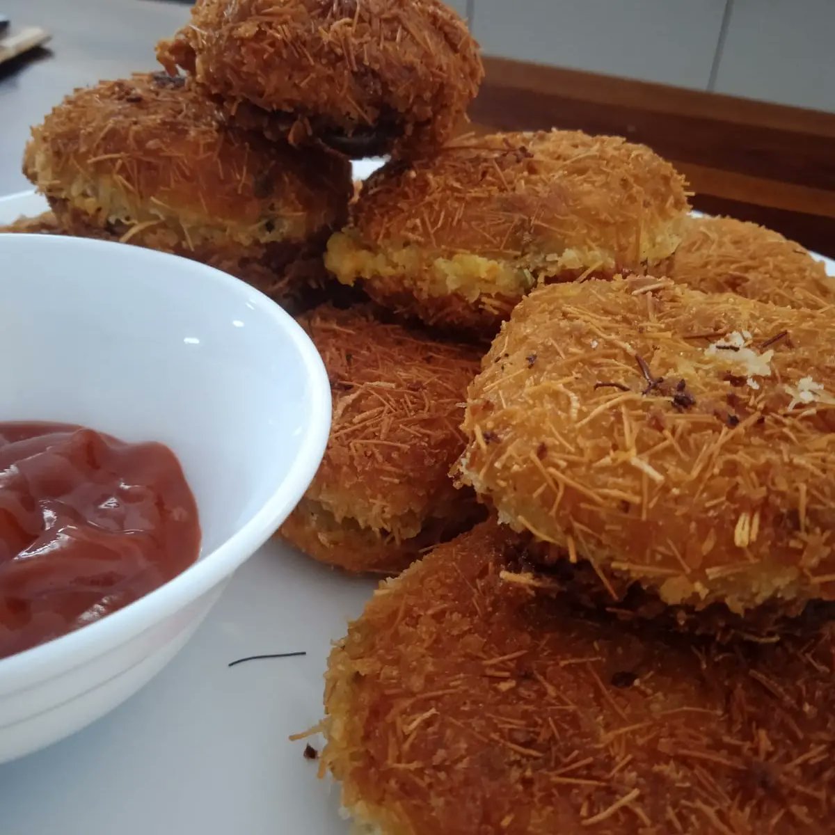 Jyo_Social's tweet photo. #russiancutlets for dinner tonight! These appetisers are low on spice and high on taste!
#teacherslovetocook #homecooking #worldcuisine https://t.co/axtSGe7ZbC