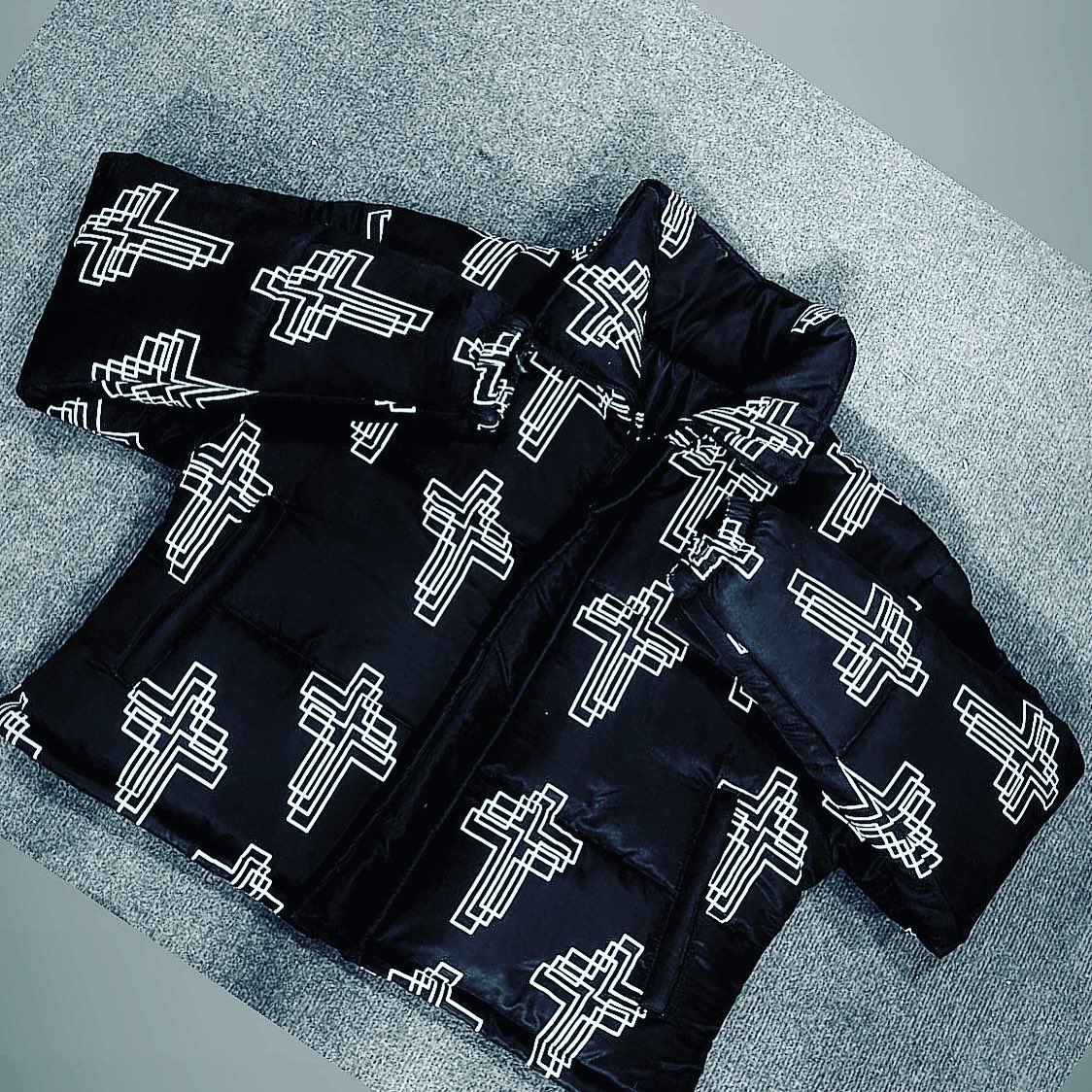 kinakoltd's tweet photo. I need the black & white #jordan1 ‘s to match …Puffer weather will be here soon….. #croppedpuffer #puffer #pufferjacket #puffer #womensclothing https://t.co/c6iKq6P5T0