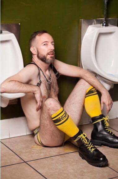 ToePup's tweet photo. Which urinal would you pick? #wet #pissboy #otter #beard #fromthetap https://t.co/Sfht2eztMP